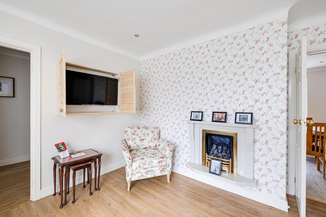 George Harrison'S Former 3Bed Home In Liverpool Speke Exterior foto